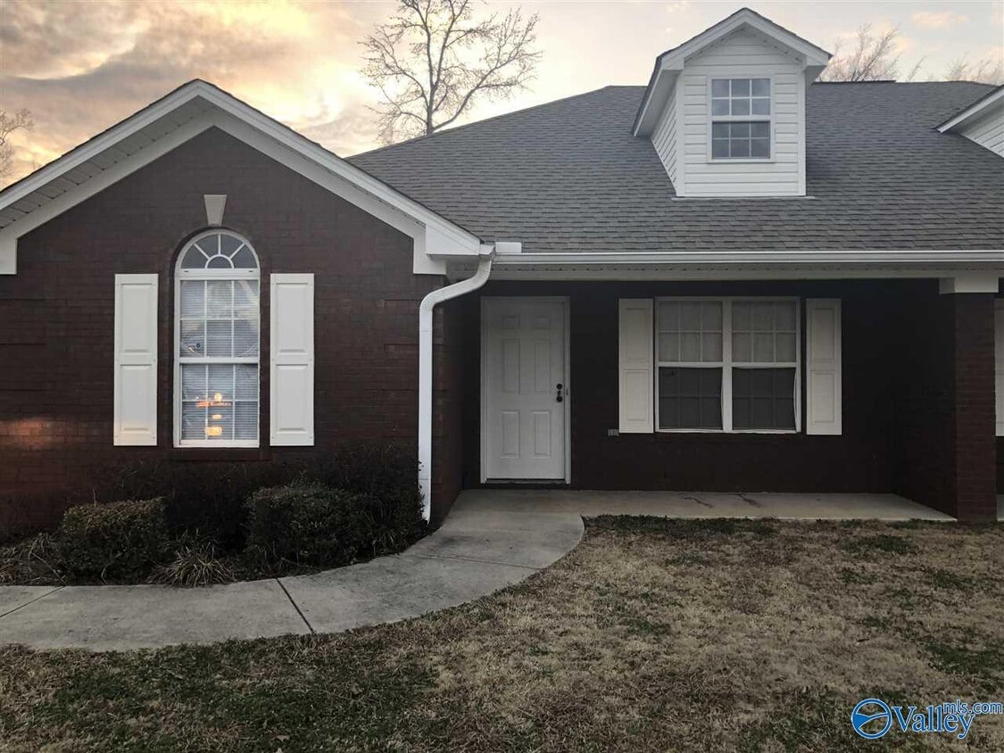 5220 Maysville Rd, New Market, AL 35761 Townhome Rentals in New