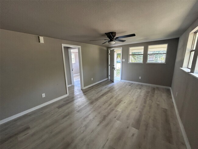 Foto del edificio - 5734 Grant Ave