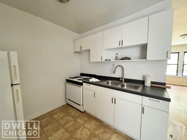 Building Photo - 2325 N Spaulding Ave