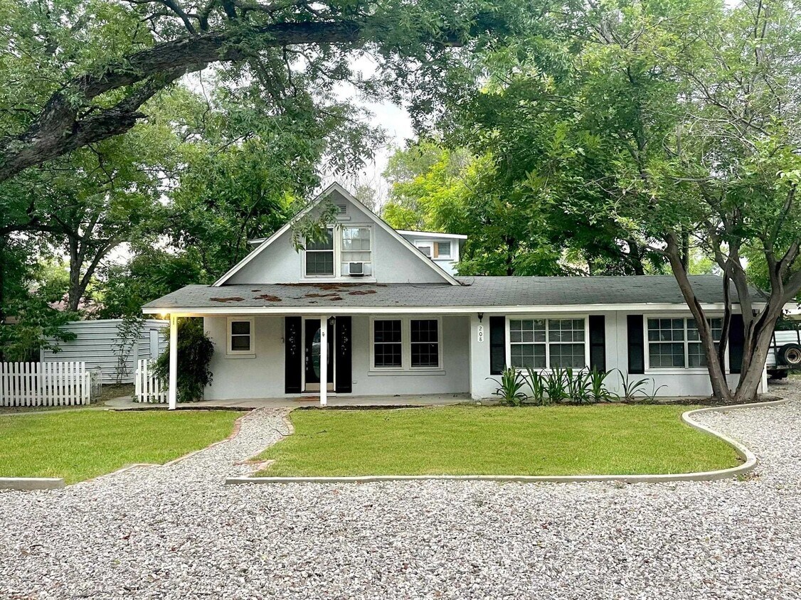 Primary Photo - 208 W Pafford St