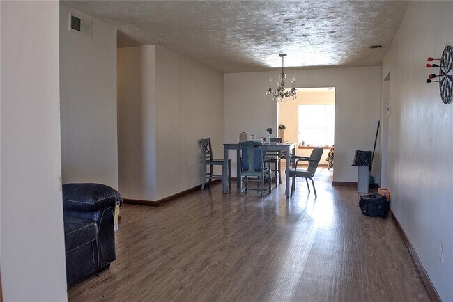 Building Photo - 2210 SW 52nd St