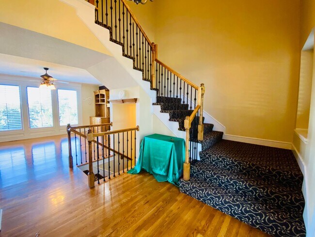 Building Photo - {5125} J.S Robinson 2 - Story in The Wilde...