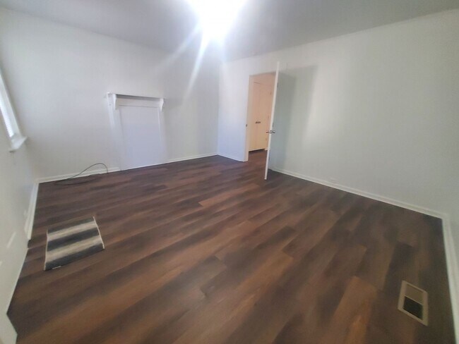 Photo - 810 Lee St Apartment