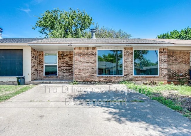 Photo - 210 Kathleen Dr House