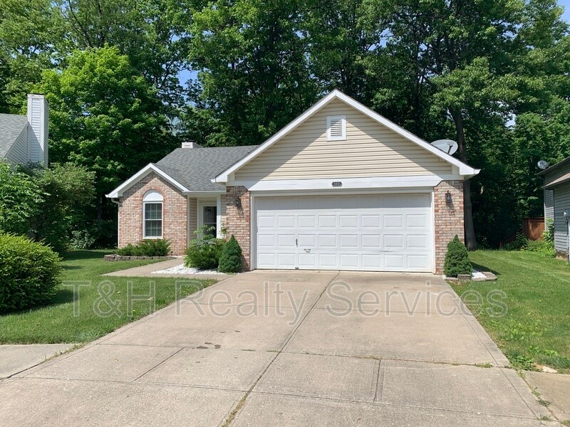 Primary Photo - 560 Grand Woods Dr