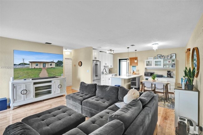 Foto del edificio - 1300 NW 87th St