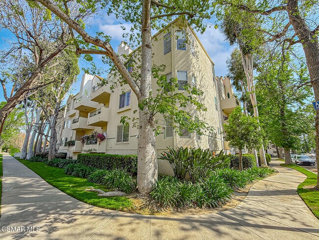 Foto del edificio - 5420 Sylmar Ave