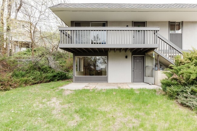 Main floor unit - 815 Orchard Dr