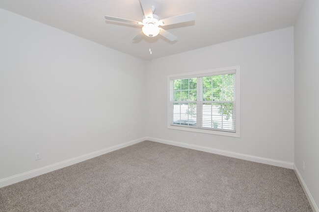 1074 Walker Point Way - SQFT 1153 - 005-photo-main-bedroom-12802046 - Walker Point