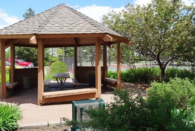 Building Photo - One Bedroom Condo For Rent At Wimbledon