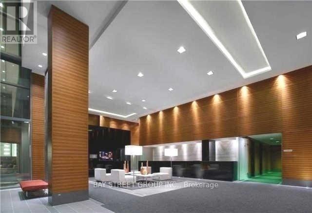 Building Photo - 135 Village Green Square