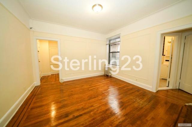 Foto del edificio - 2 bedroom in SUNNYSIDE NY 11104