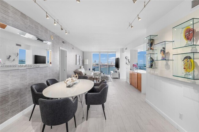 Foto del edificio - 335 S Biscayne Blvd