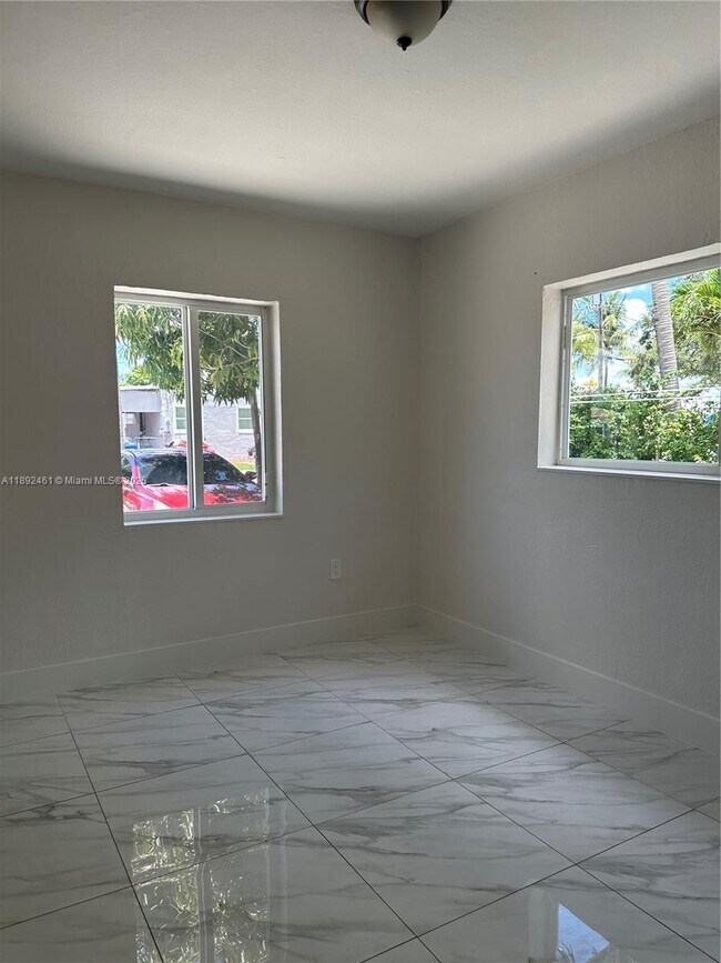 Foto del edificio - 7003 NW 6th Ave