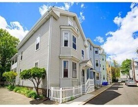 Building Photo - 53 Prince St