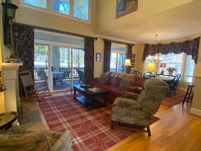 Foto del edificio - 113 7 Oaks Way