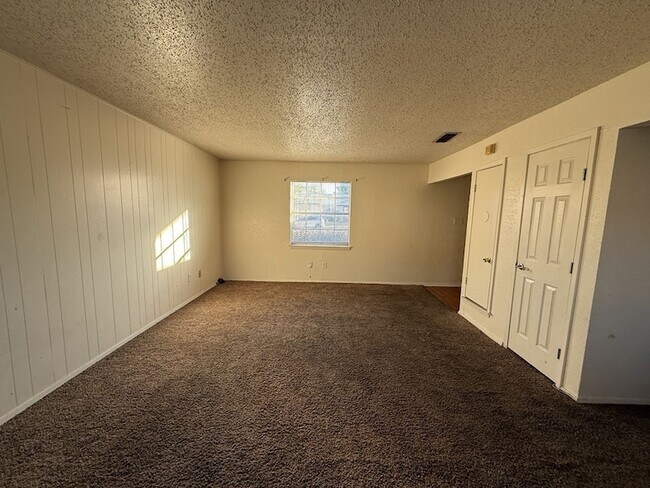 Foto del edificio - 1021 Pleasant Valley Ln