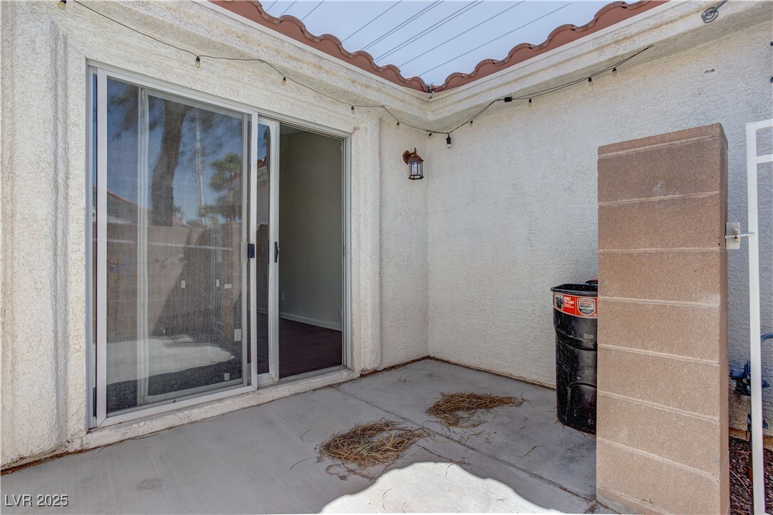 Foto del edificio - 5694 Snow Drop St