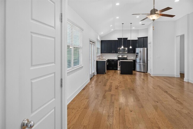Building Photo - 7200 Trafton Ct