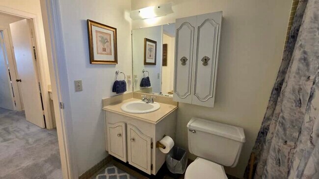 Foto del edificio - 701 Poinsettia Rd