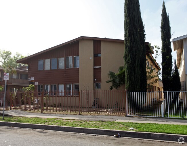 Building Photo - 18036 Schoenborn St