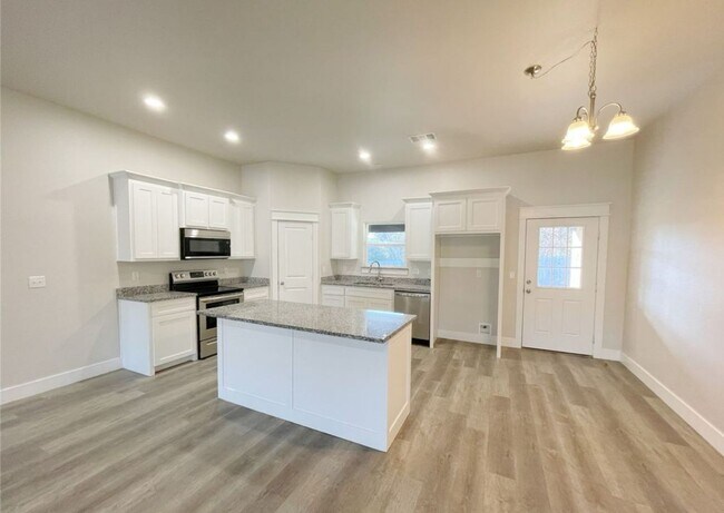 Building Photo - Amazing 4bd/ 2ba house in Silo School Dist...