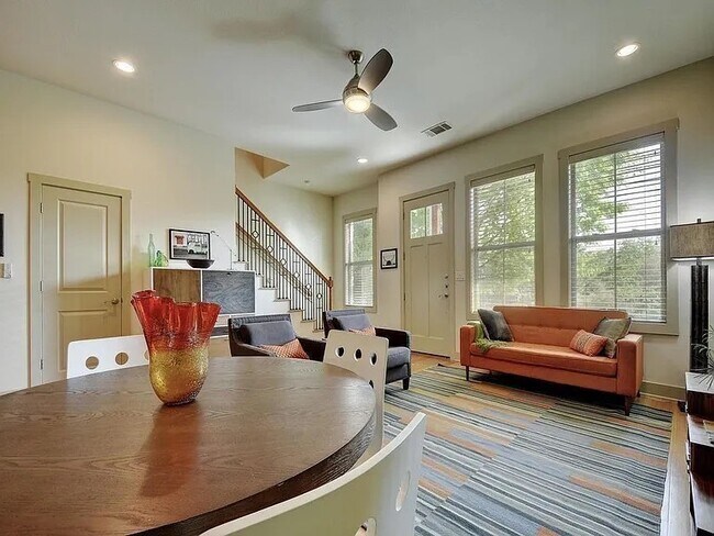 Foto del edificio - 2520 Bluebonnet Ln