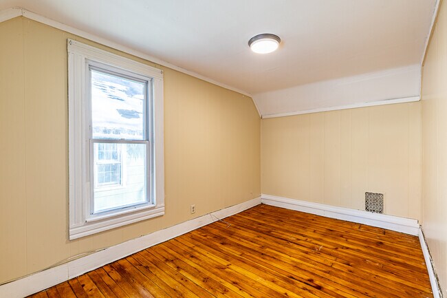 Foto del edificio - 447 Hawley St