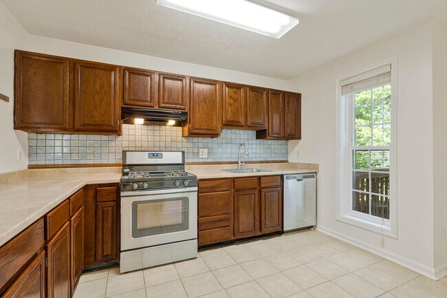 Foto del edificio - Bright & Cheery 2 BR 2 Bath Unit Available...