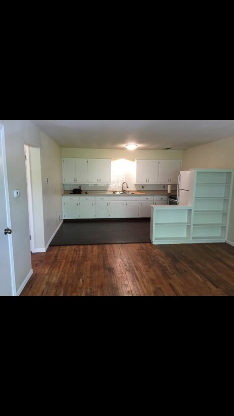 Building Photo - 1715 Blossom Ln