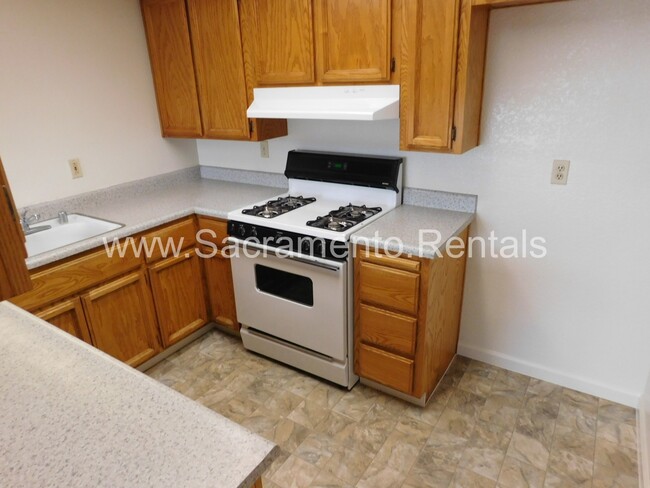 Building Photo - Spacious 3bd/2ba Rancho Cordova Duplex wit...