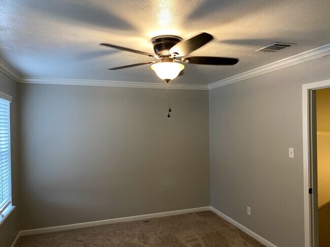 Building Photo - 10219 Los Altos Dr