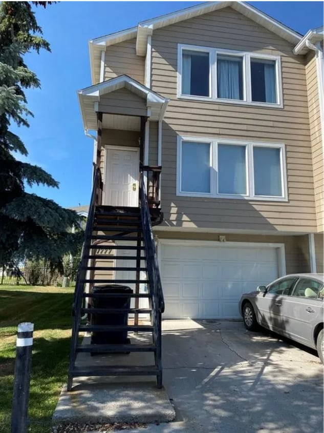 Primary Photo - 4 Bedroom Townhome in Hawks Ridge