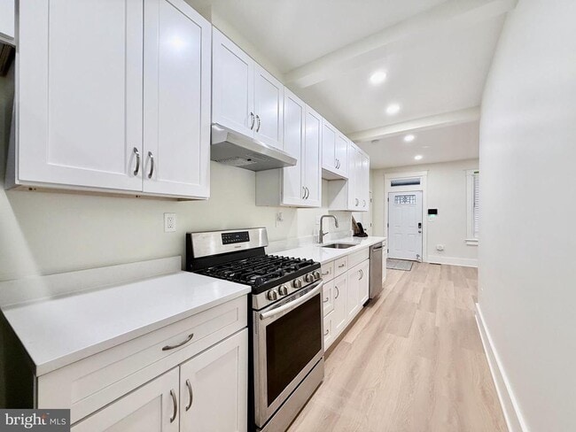 Building Photo - 610 Raleigh Pl SE