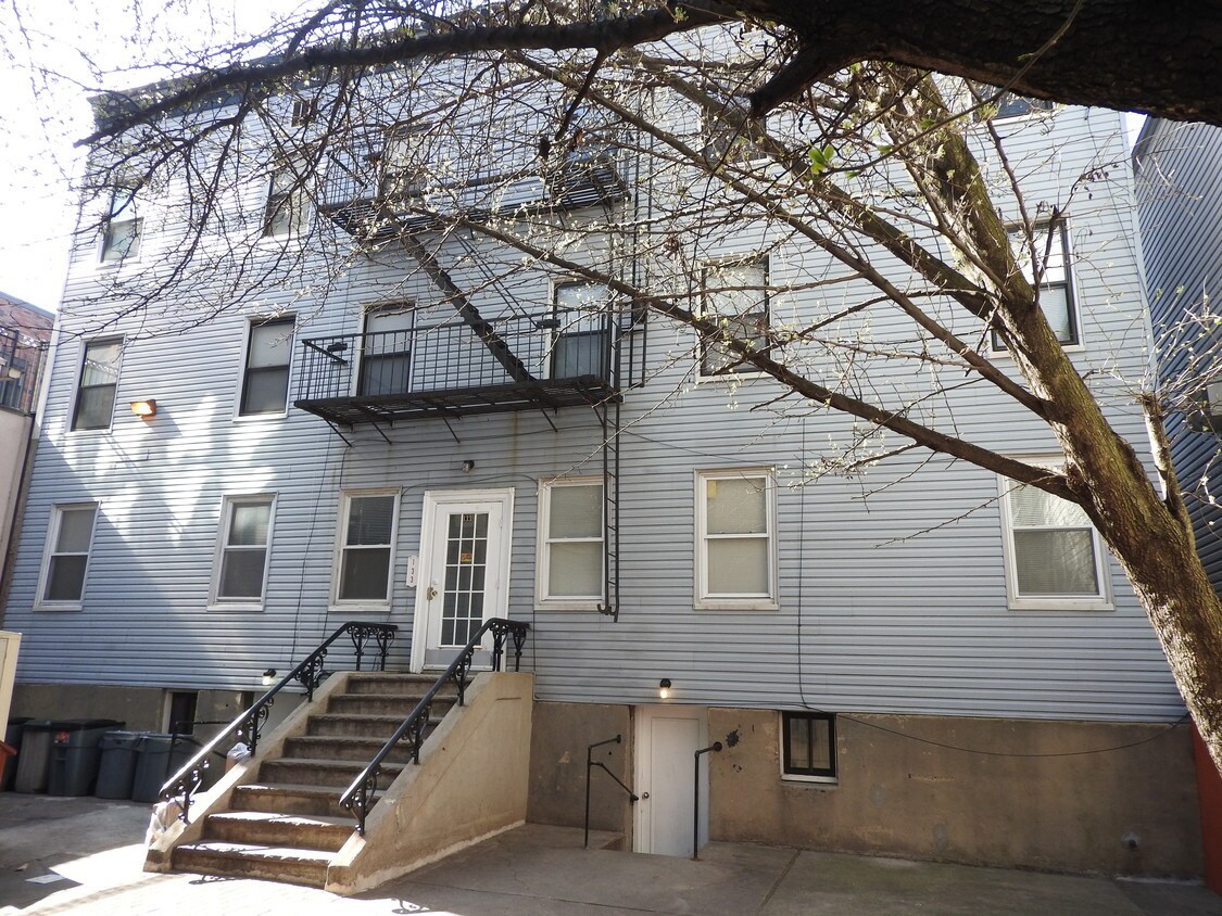 Primary Photo - 133 Morris St