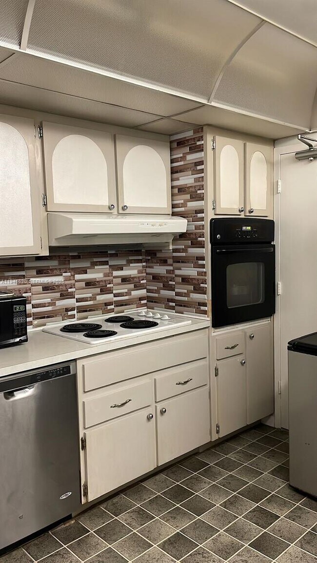 Building Photo - 4020 Galt Ocean Dr