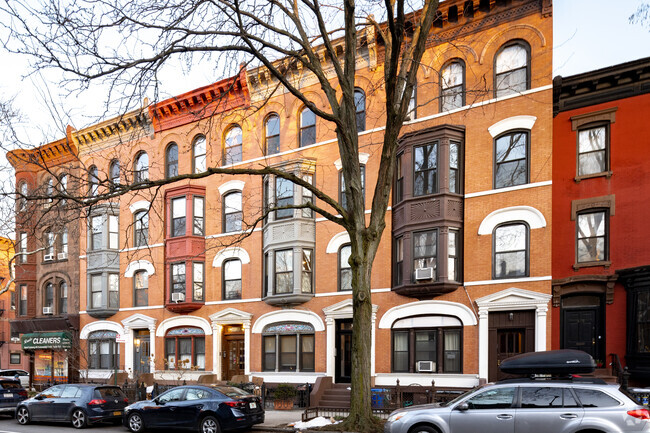 Building Photo - 371 6th Ave