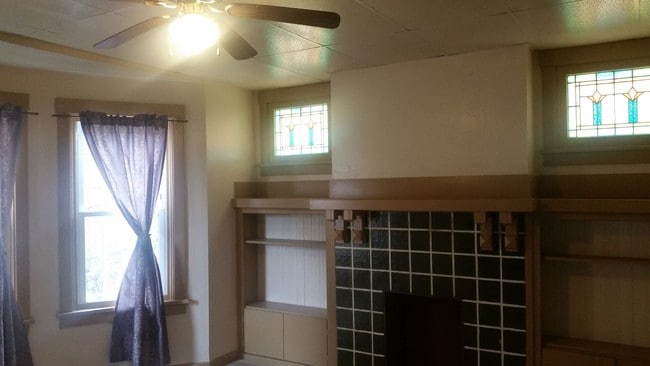 Building Photo - 3007 Pyramid Ave