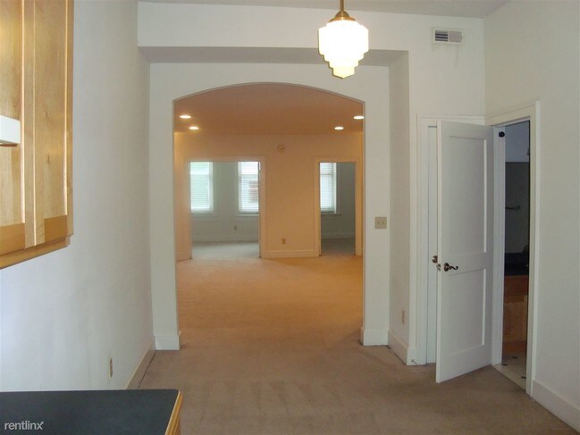 Building Photo - 127 N College Ave