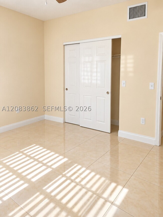 Building Photo - 2304 Belmont Ln
