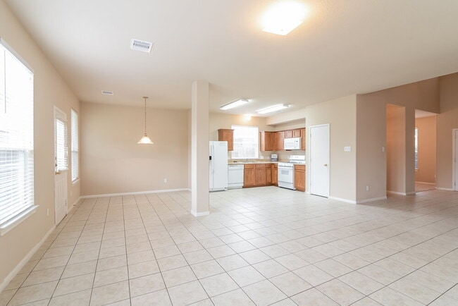 Foto del edificio - 6831 Silver Shores Ln