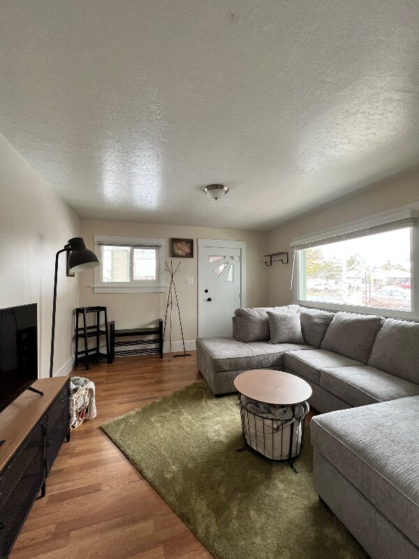 Foto del edificio - 156 E Whitlock Ave