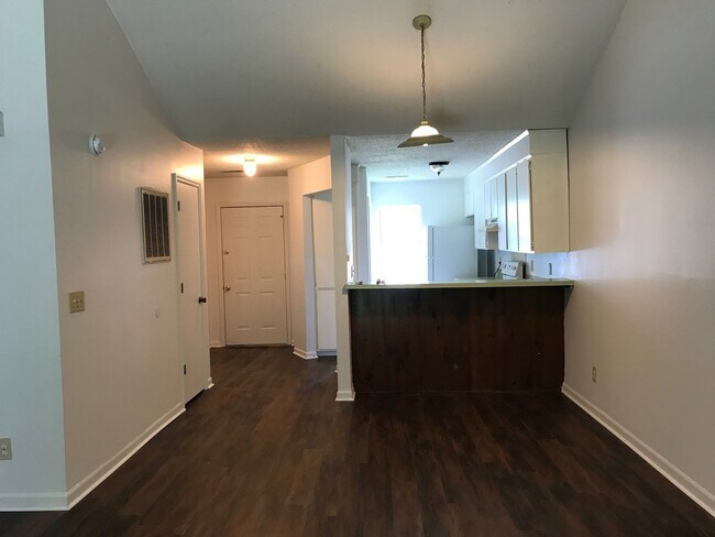 Foto del edificio - Single Story Duplex