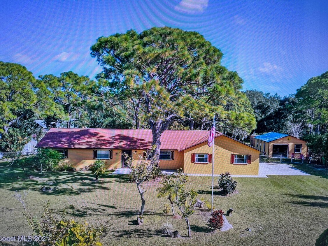 Front - 5425 Country Ln