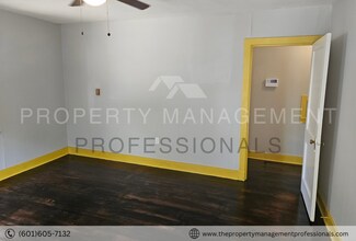 Building Photo - 1209 Grammar St