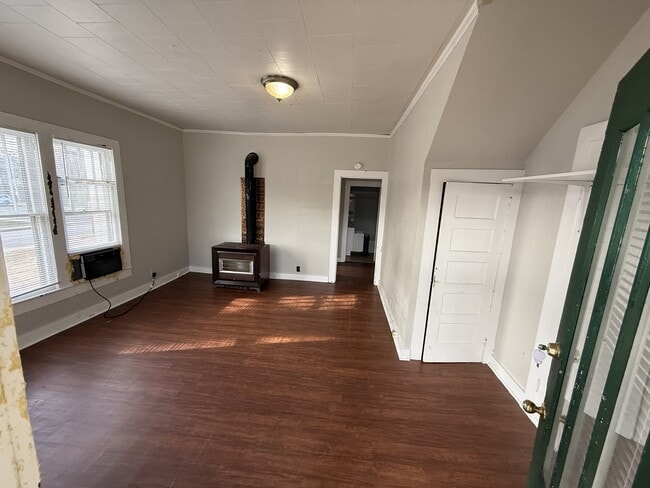 Building Photo - 301 N 7th St