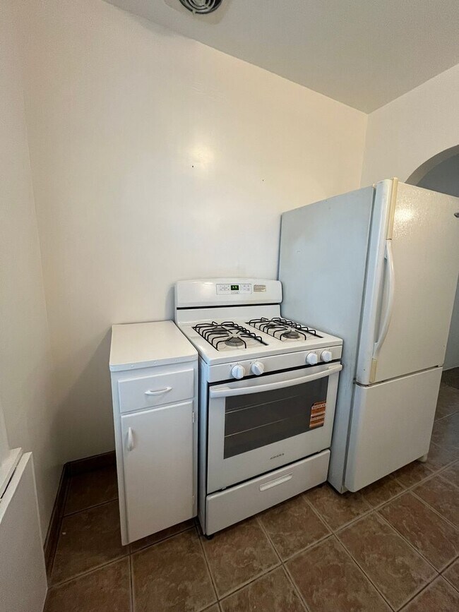 Foto del edificio - 344 N M St