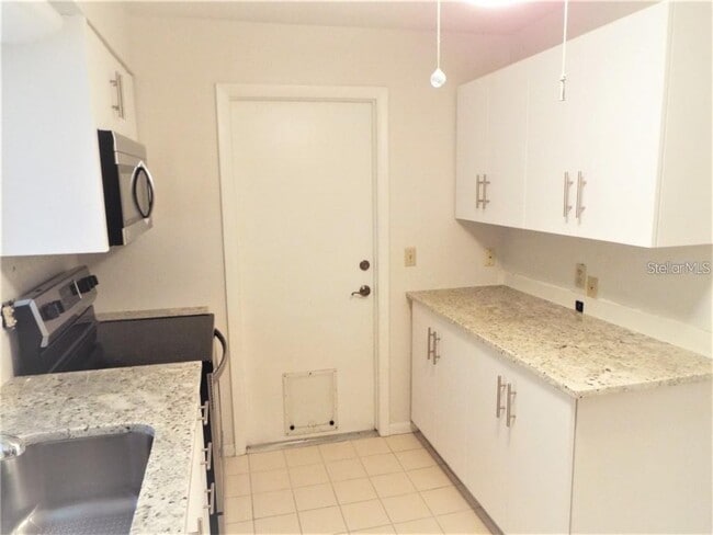 Building Photo - 126 18th Ave NE