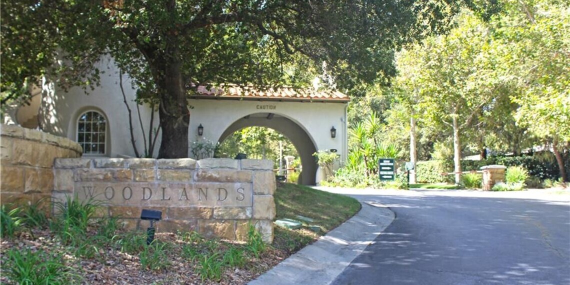 Foto principal - 24703 Garland Dr