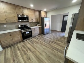 Building Photo - 5355 E Falls View Dr
